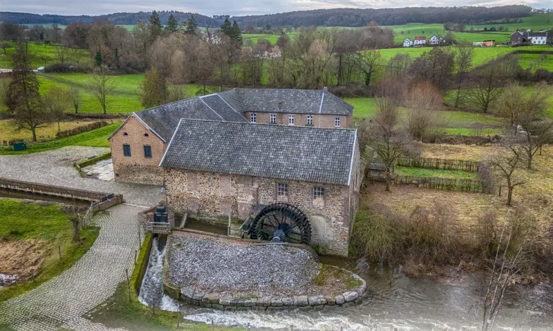 11 april: Heropeningsfeest Volmolen