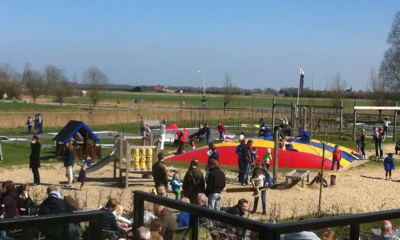Speeltuin met springkussen