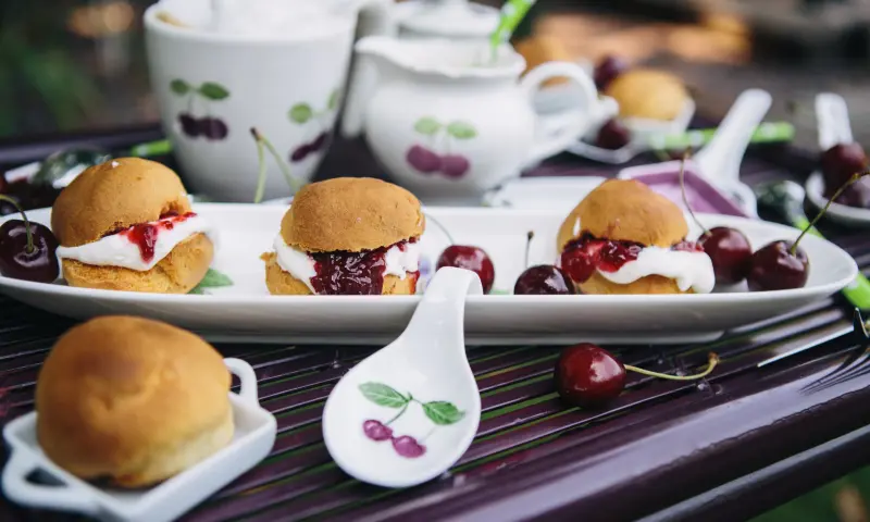 servies met aarbeien