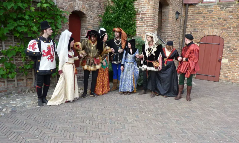 Historisch geklede mensen