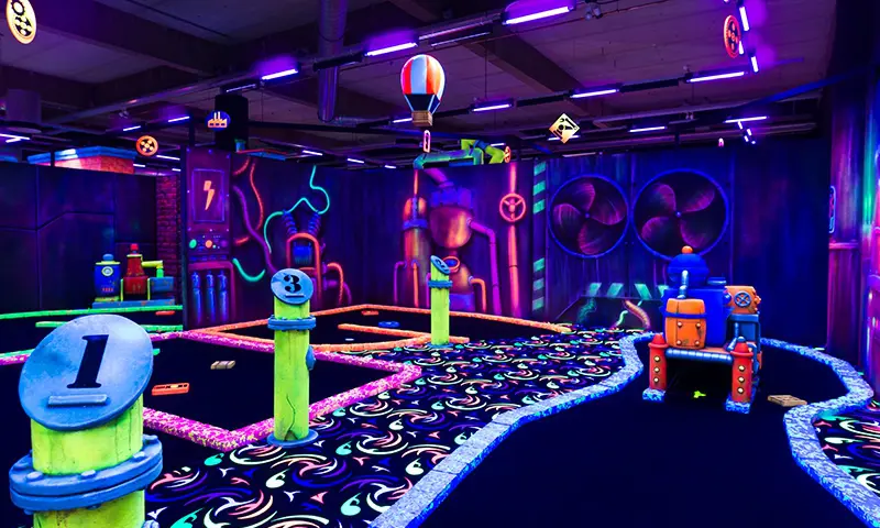 18 Holes Glowgolf