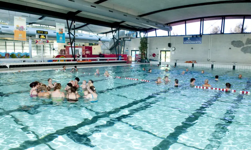 Mensen in het zwembad