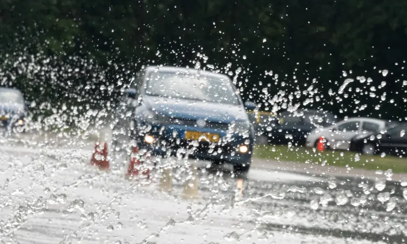 Nat Wegdek bij Slipcursus