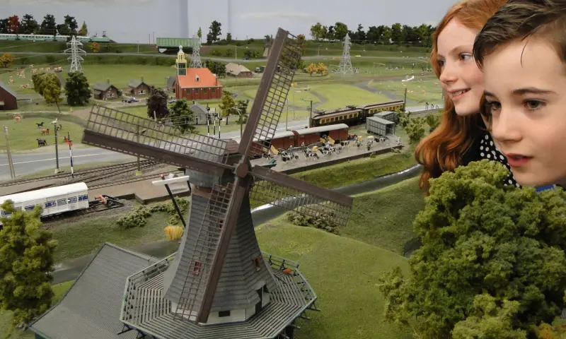 Bezoekers bij de molen