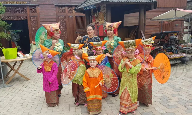 Traditioneel verkleden en dansen