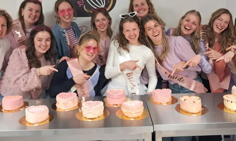 Vrijgezellenfeest hartjes taarten workshop