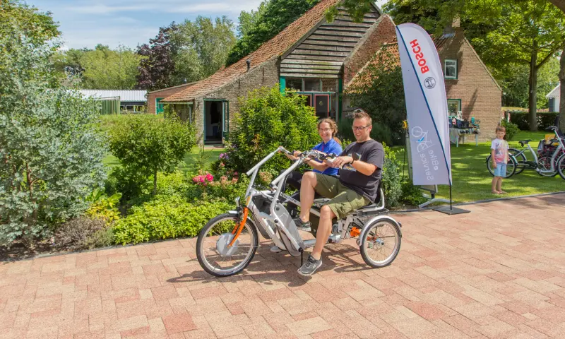 mindervalide fiets op de camping