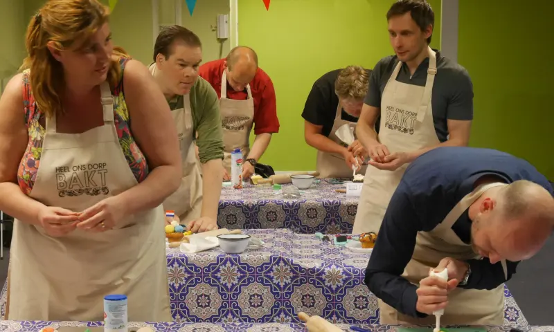 Samen bakken en roddelen