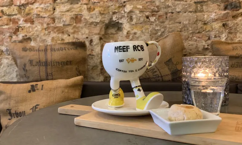 De koffie loopt