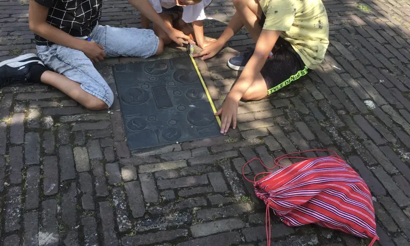 kinderen spelen spel