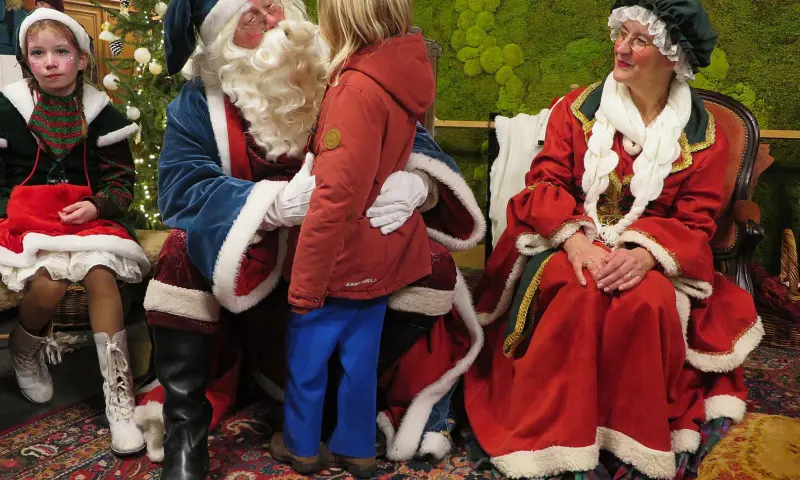 Ontmoeting met de kerstman, kerstvrouw en kerstelven