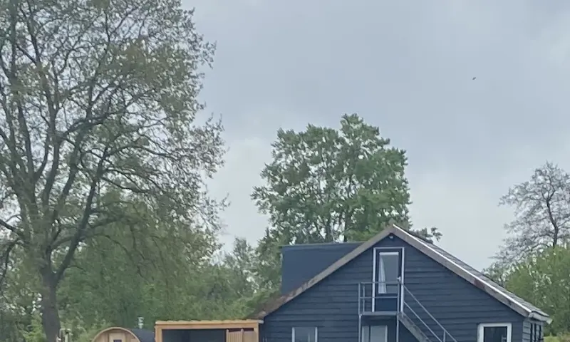 overnachten met hottub en sauna.