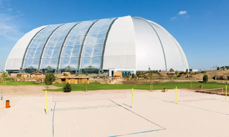 Buitenkant van het zwembad