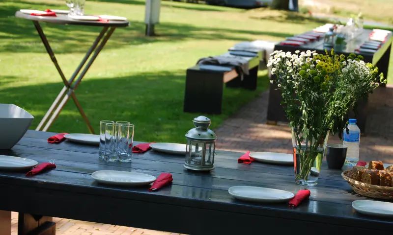 Tafel gedekt voor Barbecue