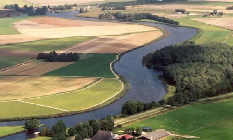 wandelroute langs rivier