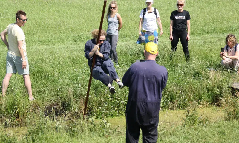 Fierljeppen langs tjeukemeer