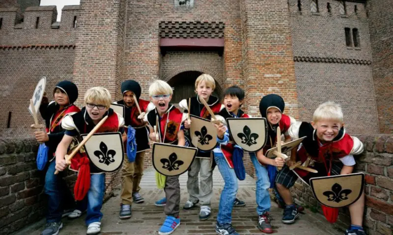 groep met bezoekertjes