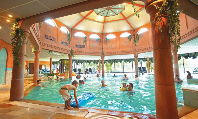 Zwembad met kinderen