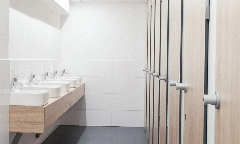 Sanitair bij Outside Inn