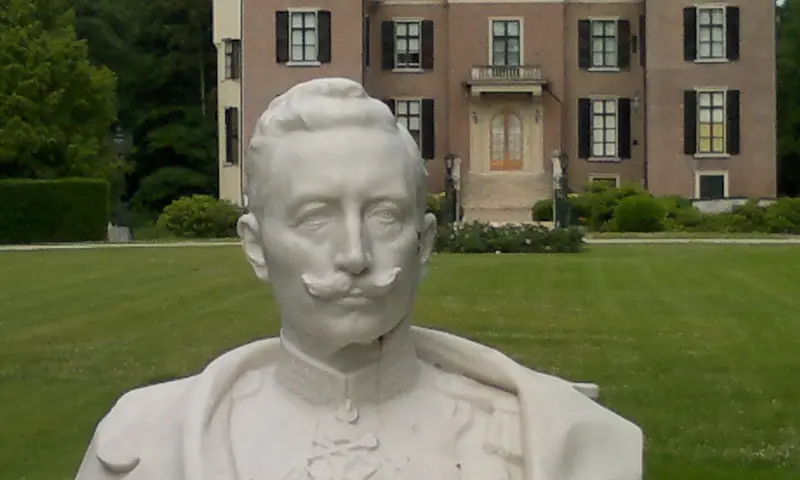 Tijdens bezoek aan museum