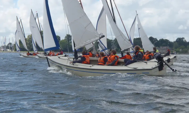 Zeilen op het meer