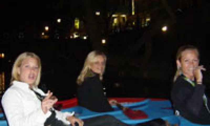 Bezoekers in de boot