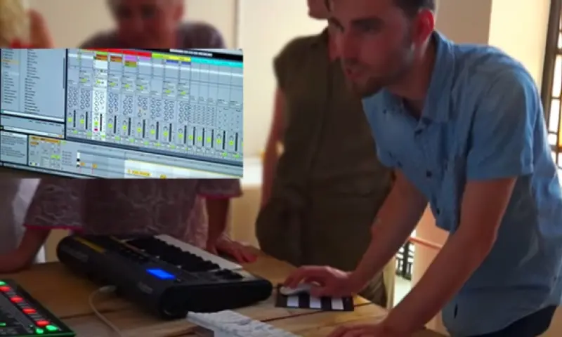 Bezoekers tijdens workshop