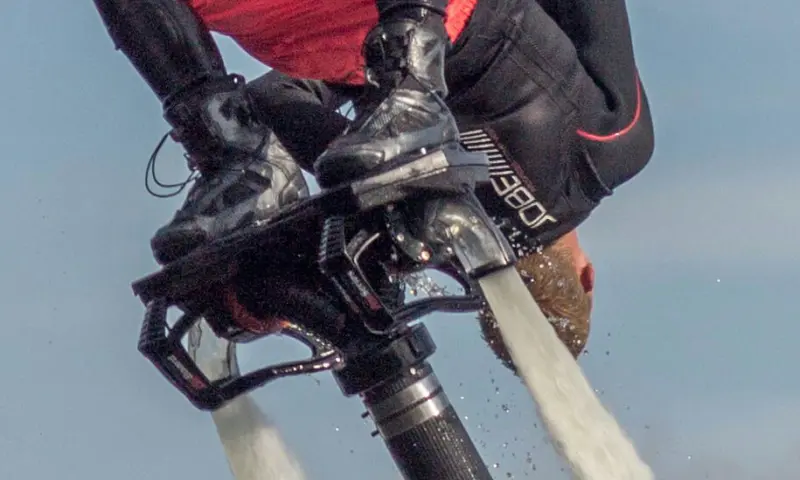 Salto op het Flyboard