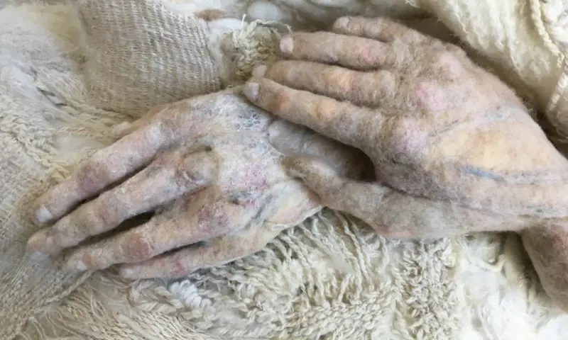 Kunstwerk vrouwenhanden