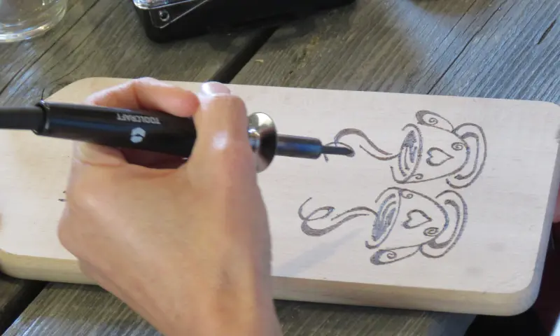 Houten bordje met koffie