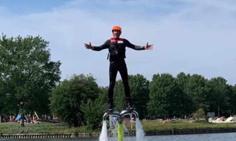 Ervaar de vrijheid van het vliegen op 2 waterstralen!