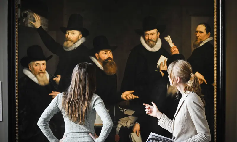 Kijken naar schilderij