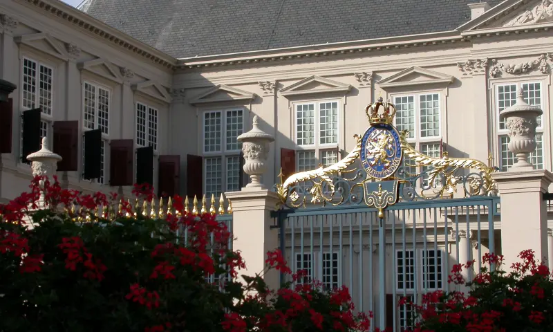 Paleis Noordeinde, Standbeeld Willem van Oranje