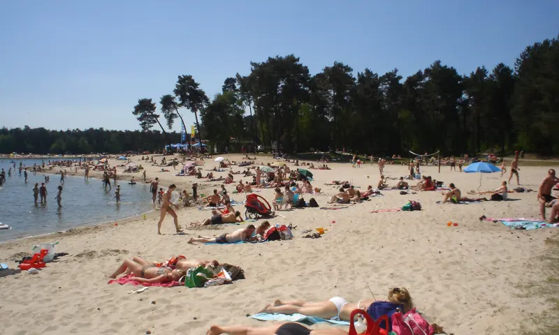 Bezoekers op het Strandje