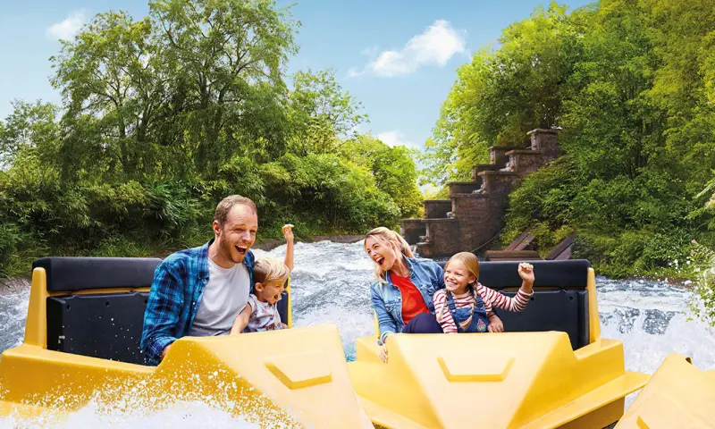 Met famiulie in de attractie