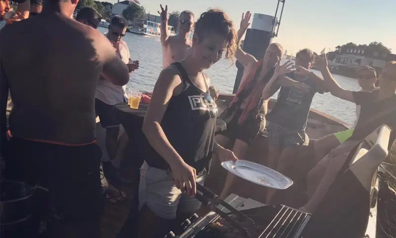 BBQ op de Jacuzzisloep