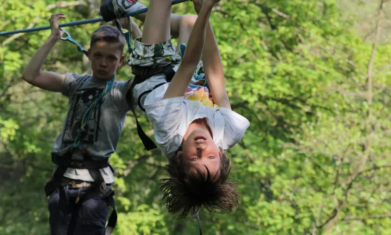 Ondersteboven hangen