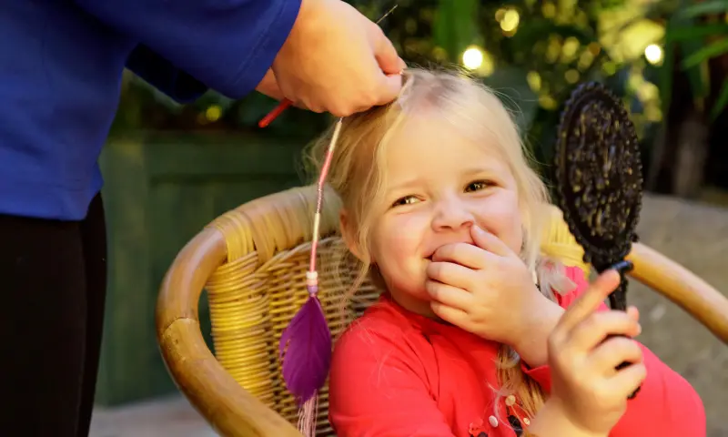 Haren laten vlechten