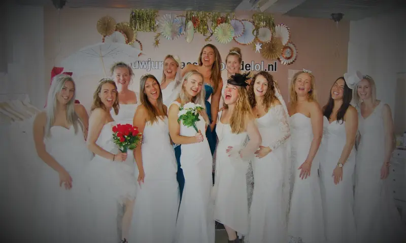 Trouwjurk passen met de familie