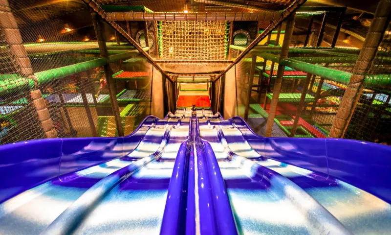 Lange Glijbaan in Indoor Speelparadijs