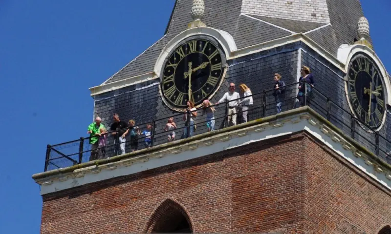 PetrusToren beklimmen.