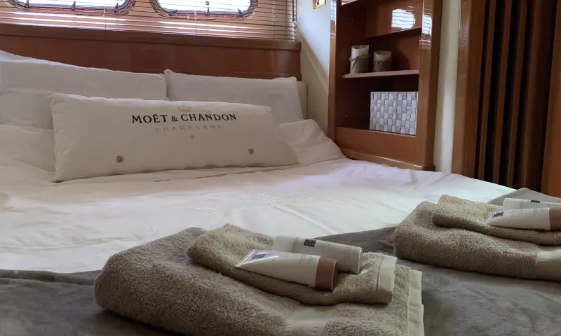 Luxe 2 persoons hut met eigen badkamer
