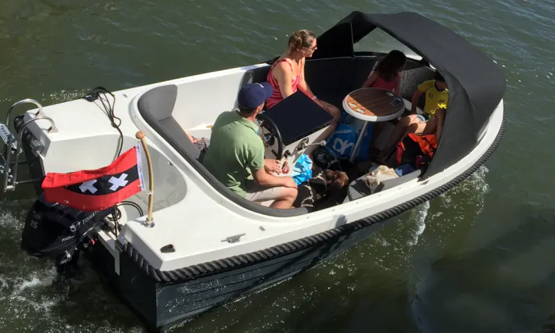 Bezoekers op de boot