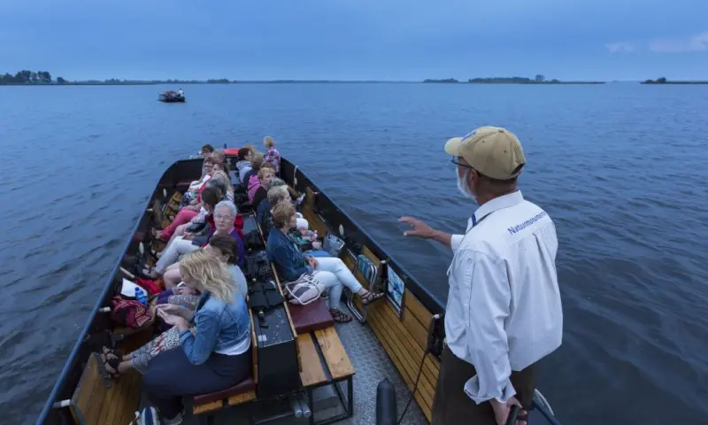 Vaartocht kleurrijk avondlicht - De Wieden