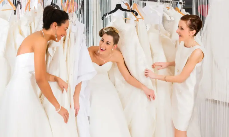 Met Vriendinnen Trouwjurken Passen