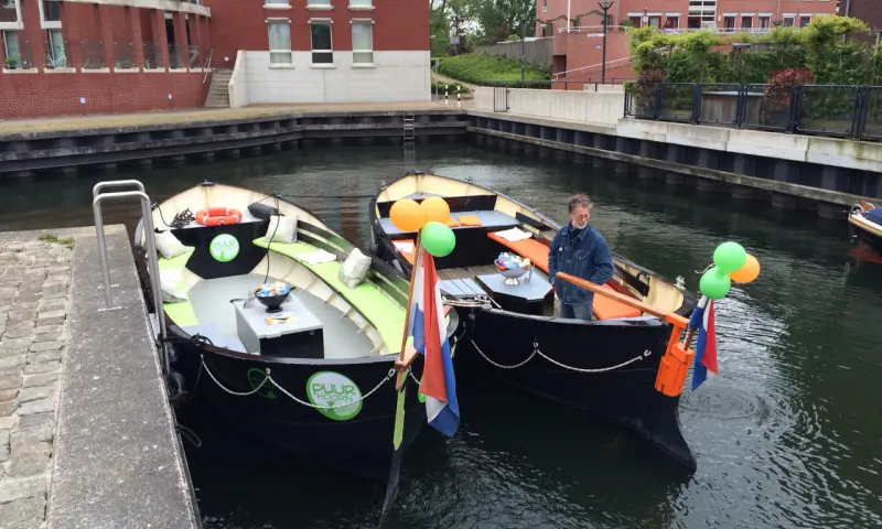 Feest op de watertaxi