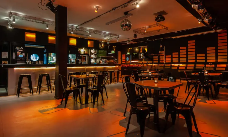 De bar waar voor of na de activiteit een drankje kan worden gedaan