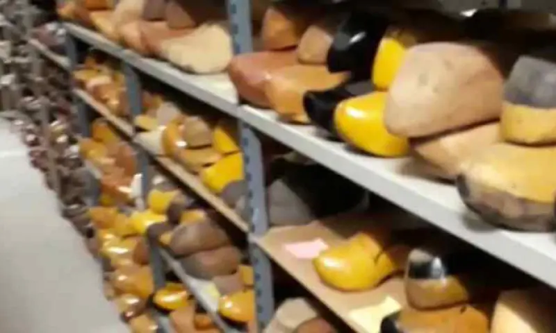 Klompen in stellingen