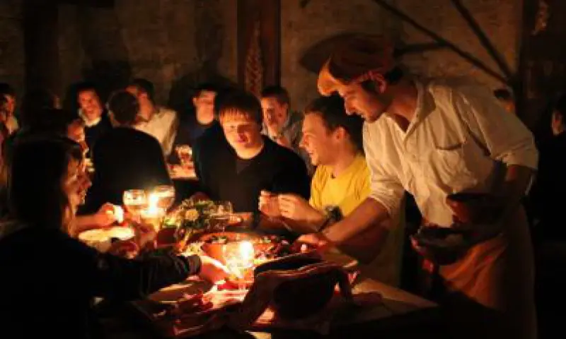 Stadsherberg de Mol Dineren.