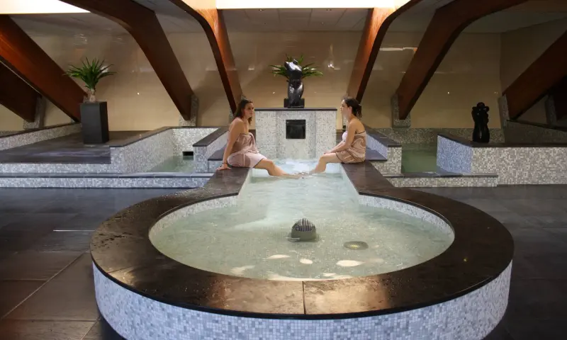 vriendinnen in wellness centre